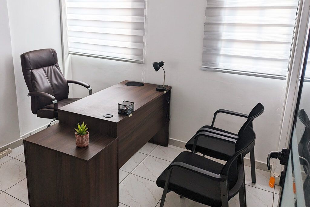 Bureau privé dans un espace de coworking moderne et équipé disposant d'une connexion Wi Fi haut débit, d'une assistante et d'une salle de réunion